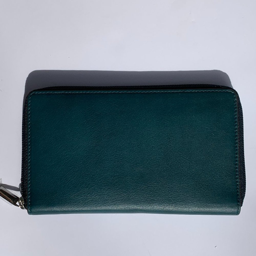 NWOT TravelSmith Antitheft Zipper Wallet Passport Holder with RFID protection